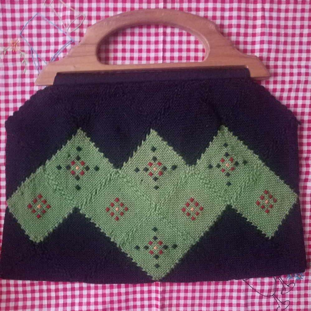 ♡Fun Argyle Knit Bag with wooden handle♡